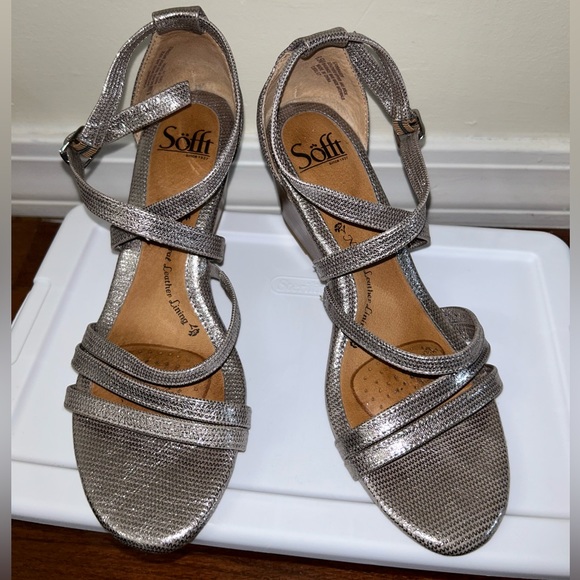 Women’s Söfft sliver wedges size 8.5 - Picture 3 of 4